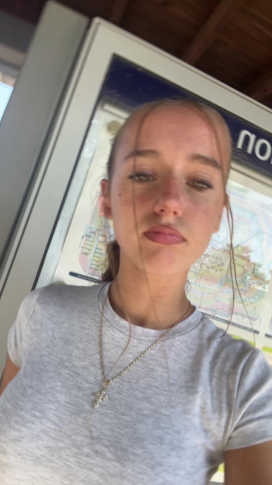 @Laraaa