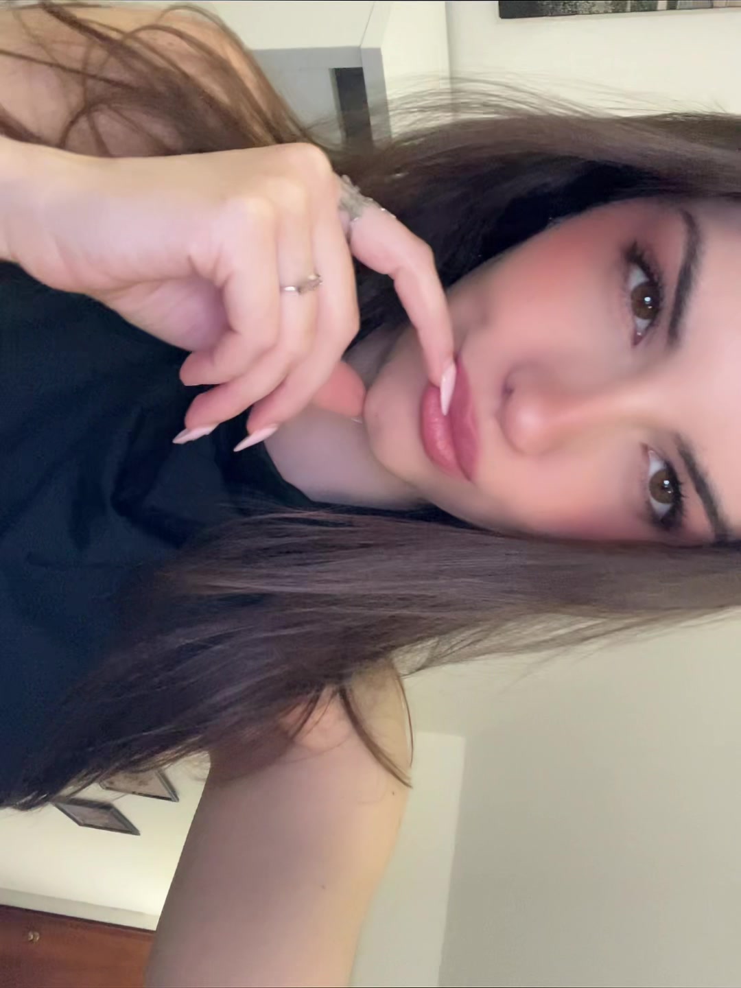 @𝐅