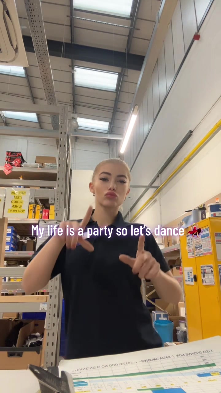 @Chloe🍯🦋