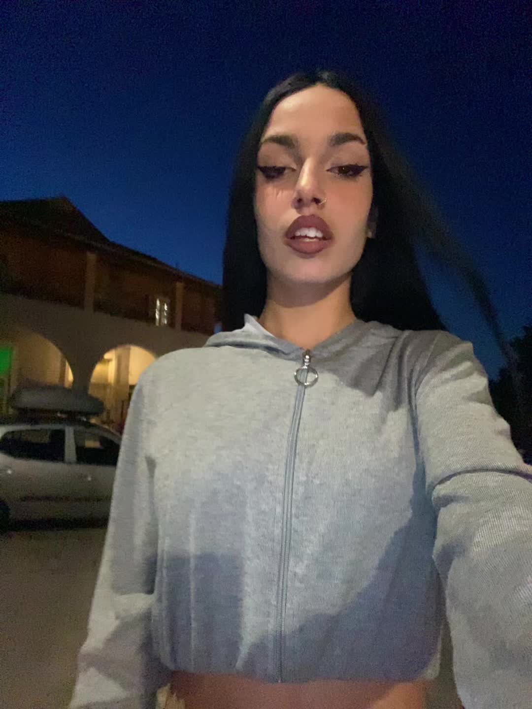 @𝐴𝐿𝐸𝑋𝑋💋