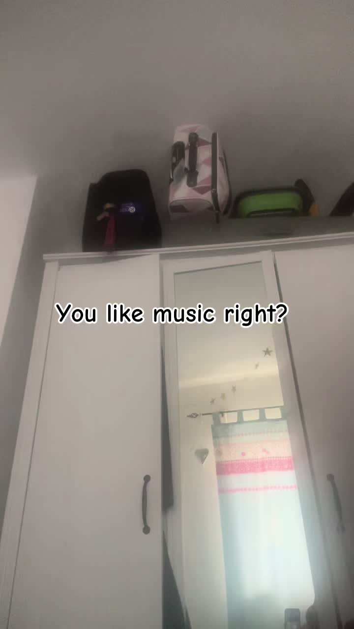 @:3