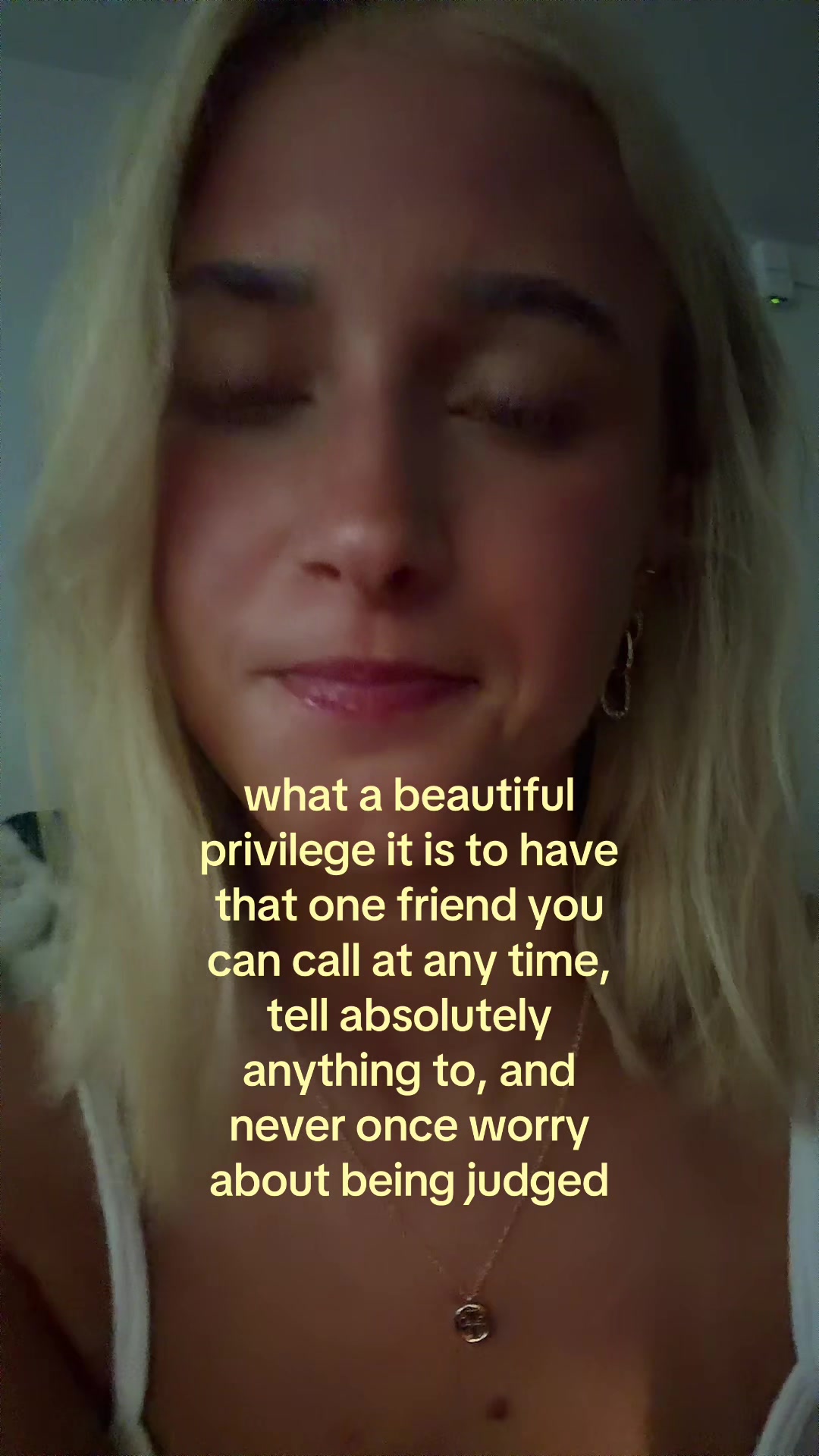 @theelliebarker