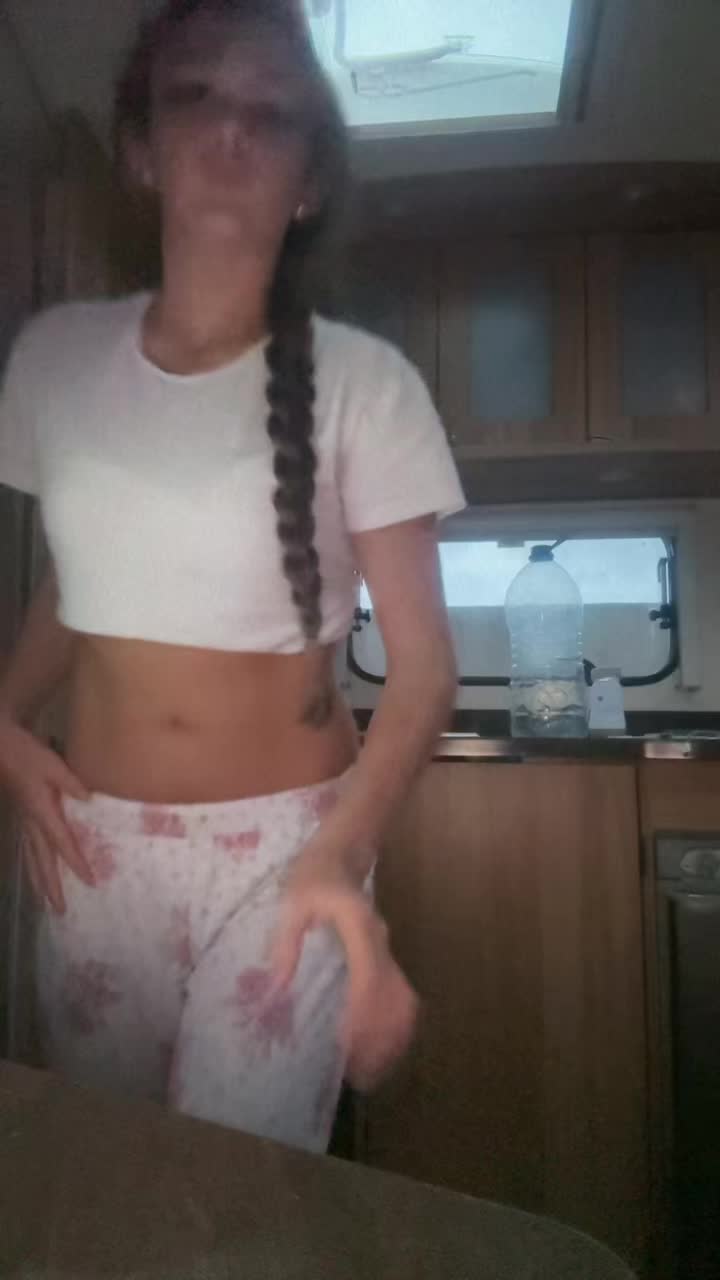@~J~