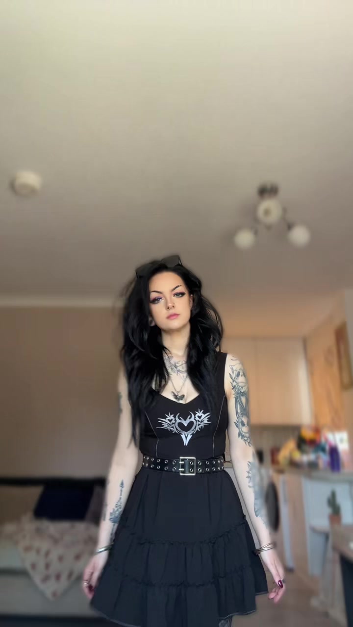 @Holly⛓️🖤