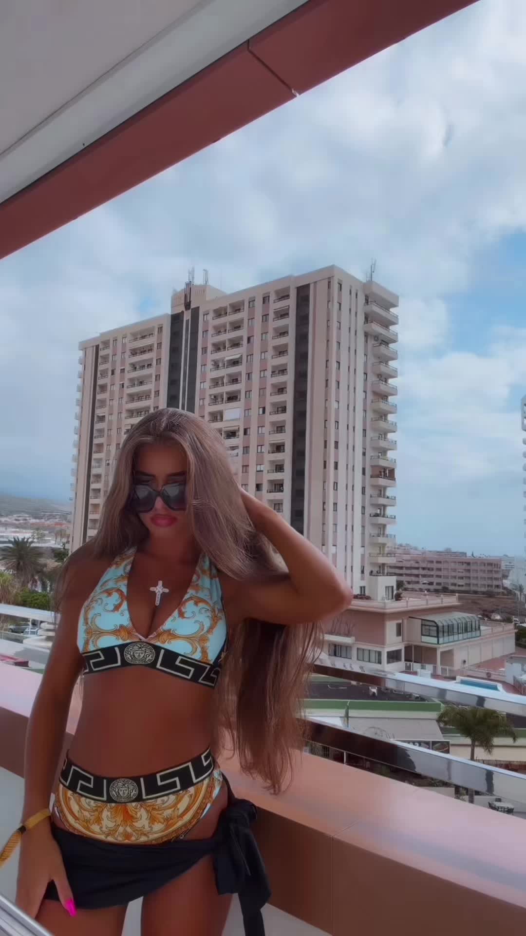 @Rosiedelaneyy_