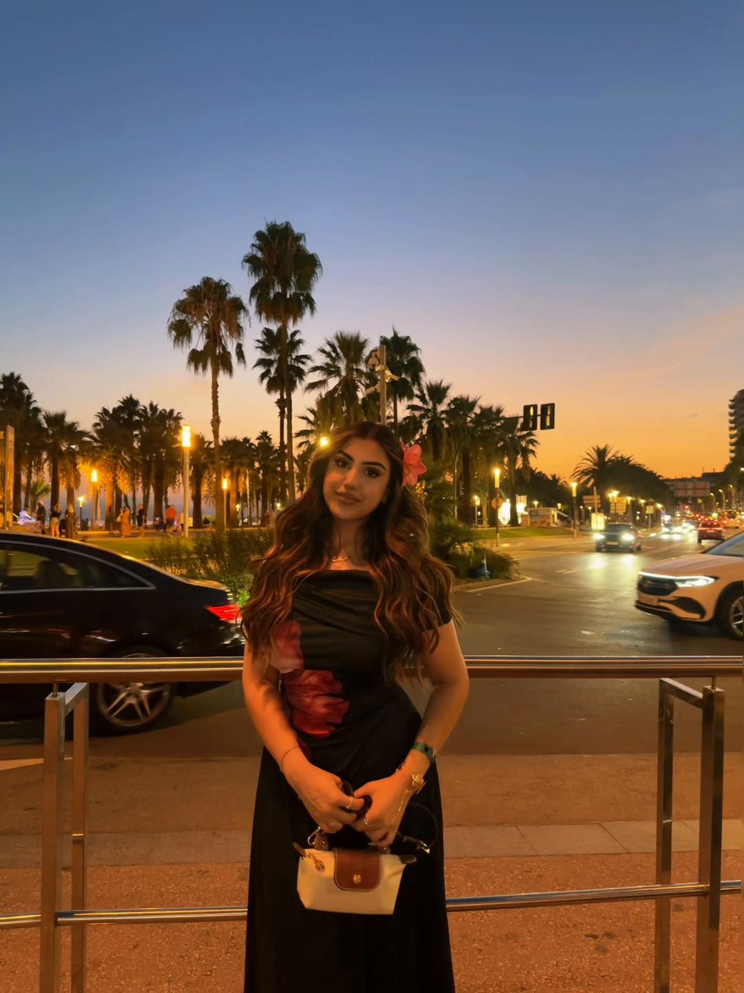 @arooj