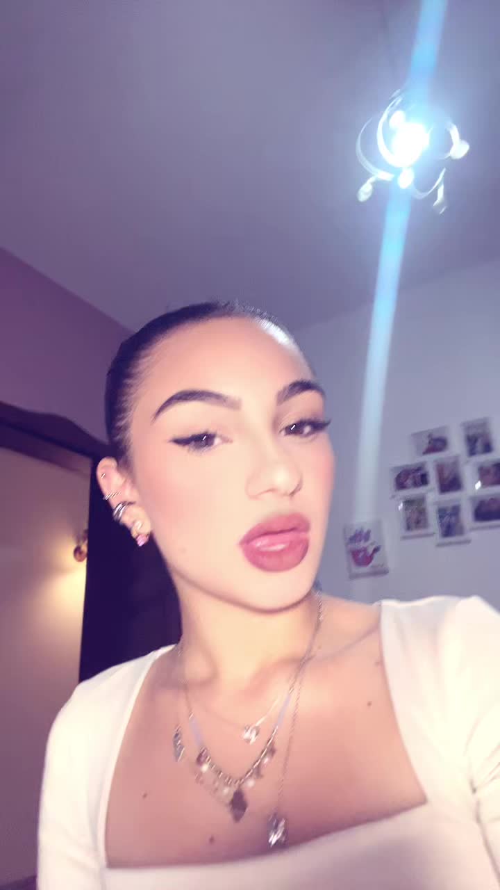 @Adelepzz