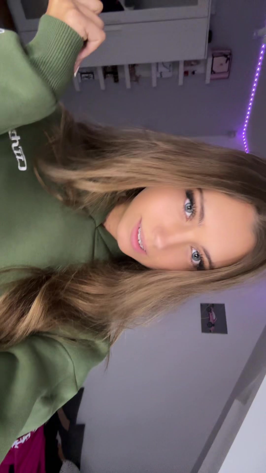 @antosikk_