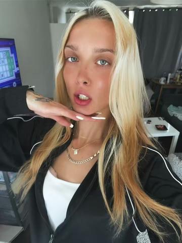 @Hollsxo21xo