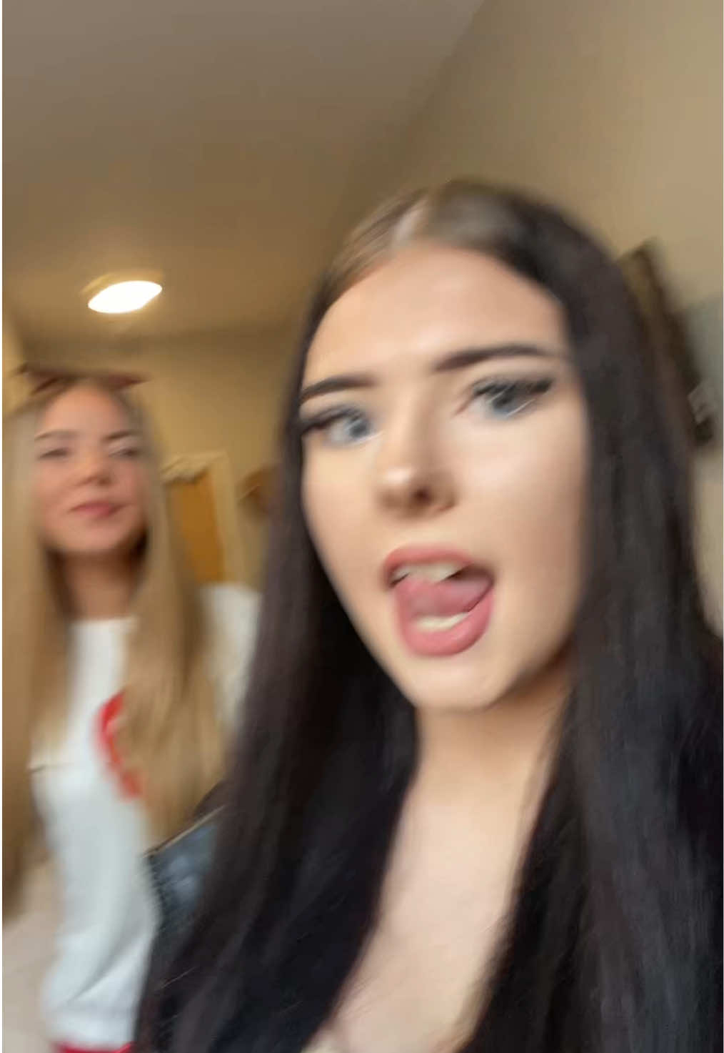 @𝒮 𝒸 𝒶 𝓇 𝓁 ℯ 𝓉 𝓉🇬🇧🐊🎸