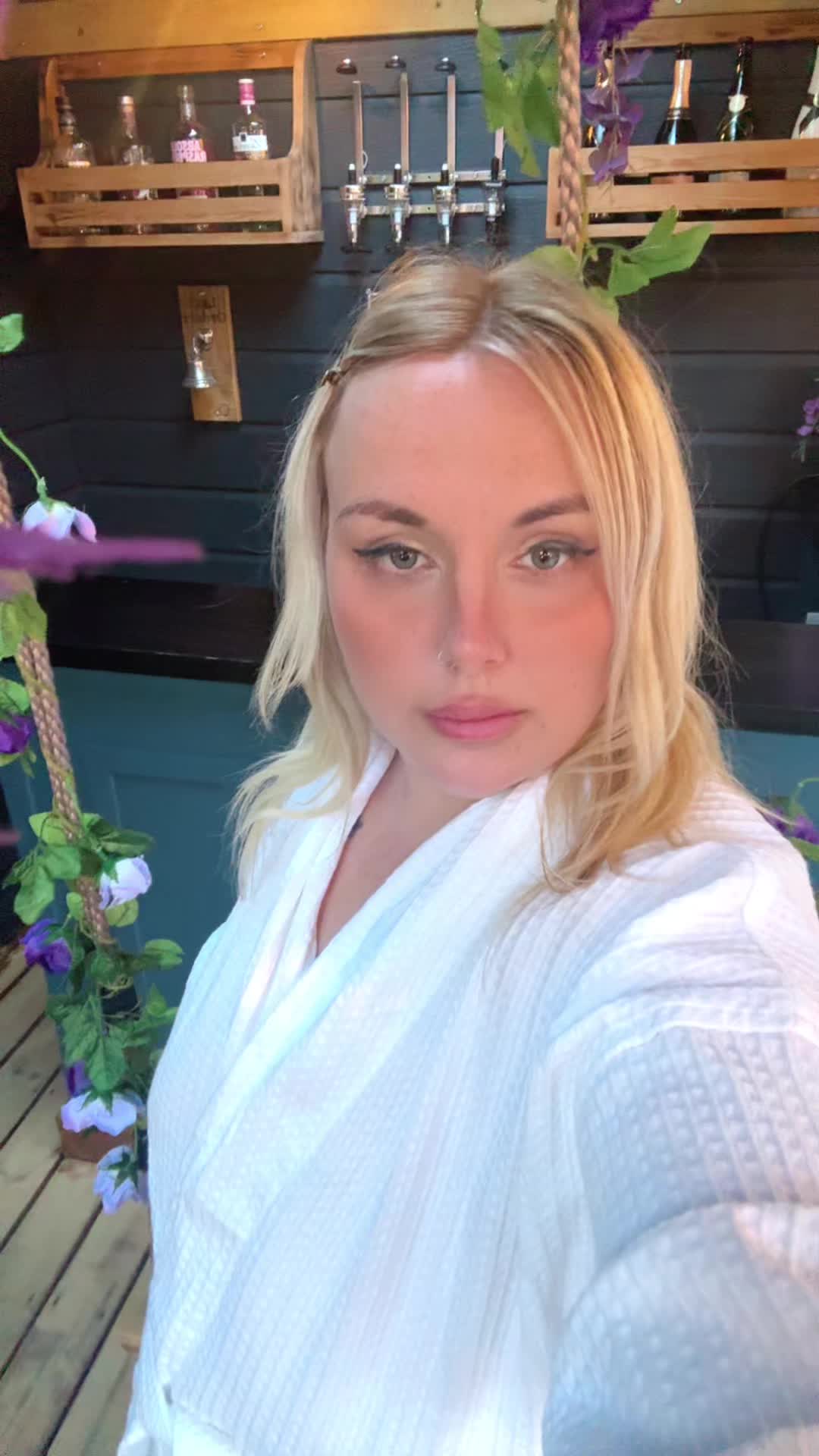 @blondiepeach 🍑👸