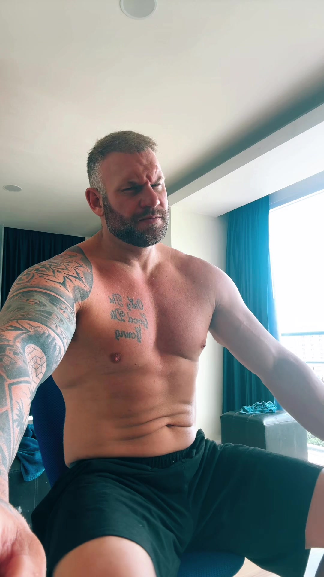 @AussieManAdventures