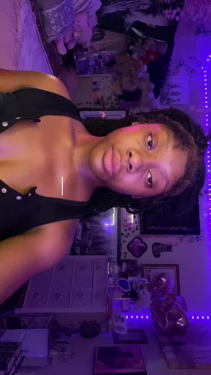 @LeonnaMarie ᥫ᭡