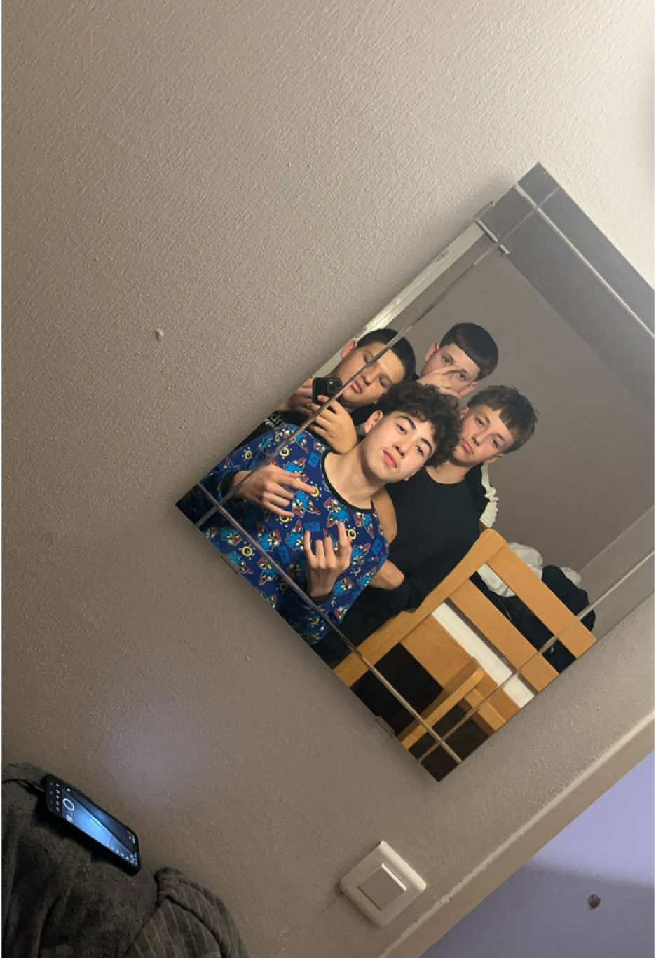 @👺’