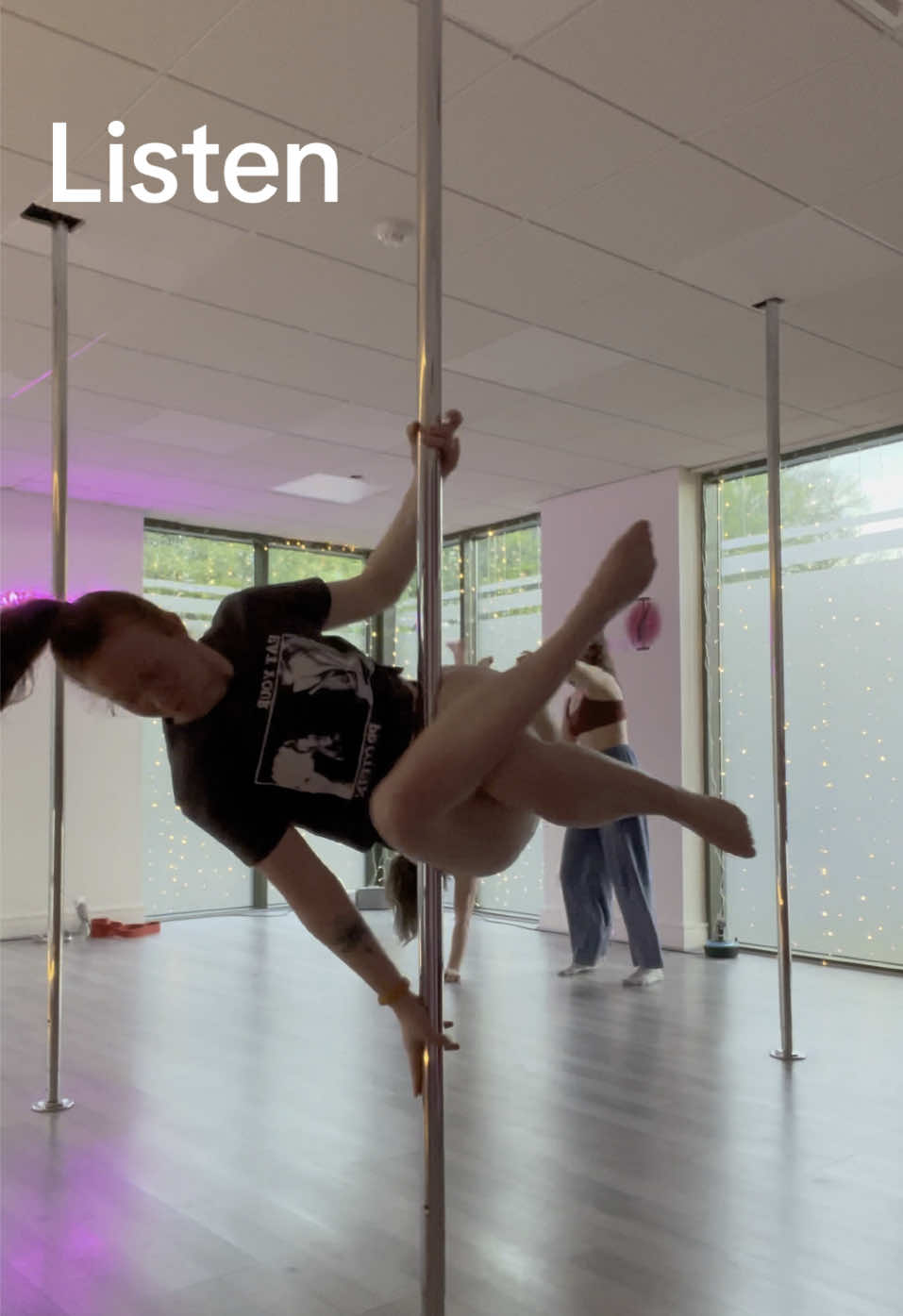@ThePoleDancerGingie🦩