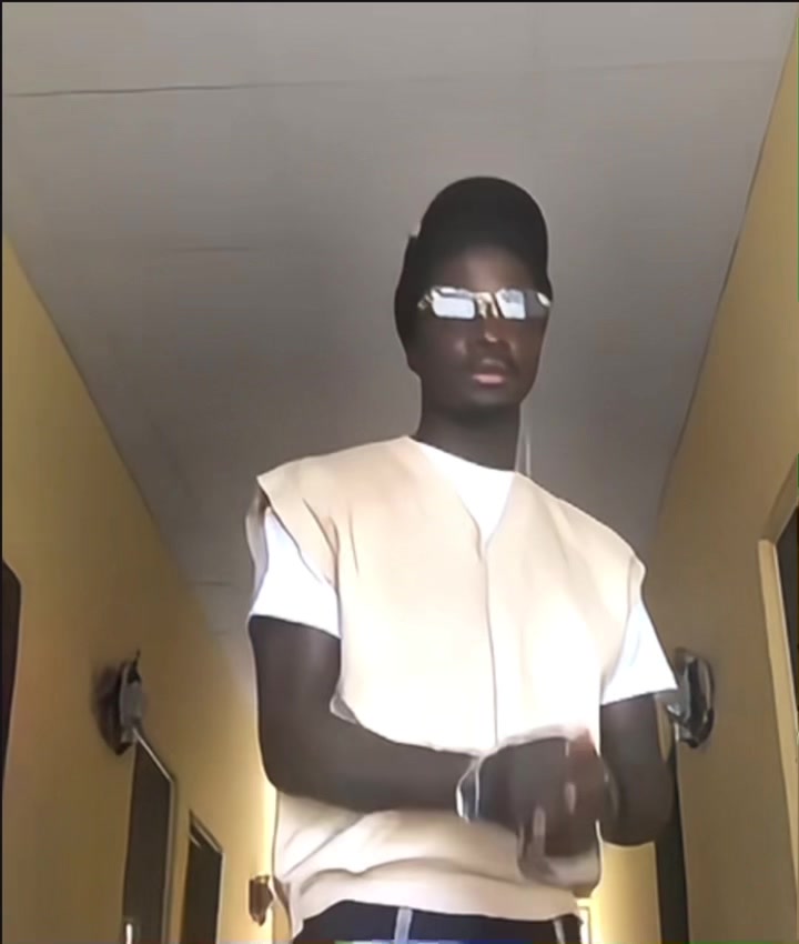 @𝑶𝒃𝒐𝒌𝒖      ♰       𝑨𝑬