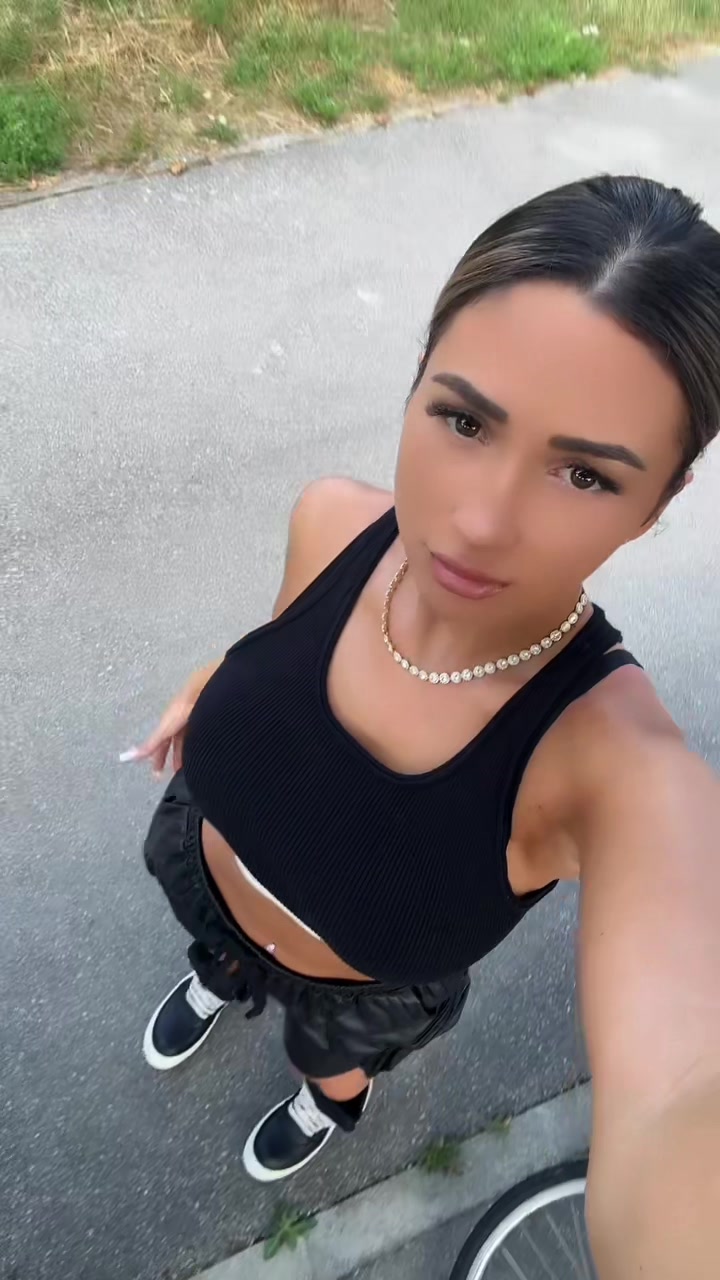 @itsadrianaraee