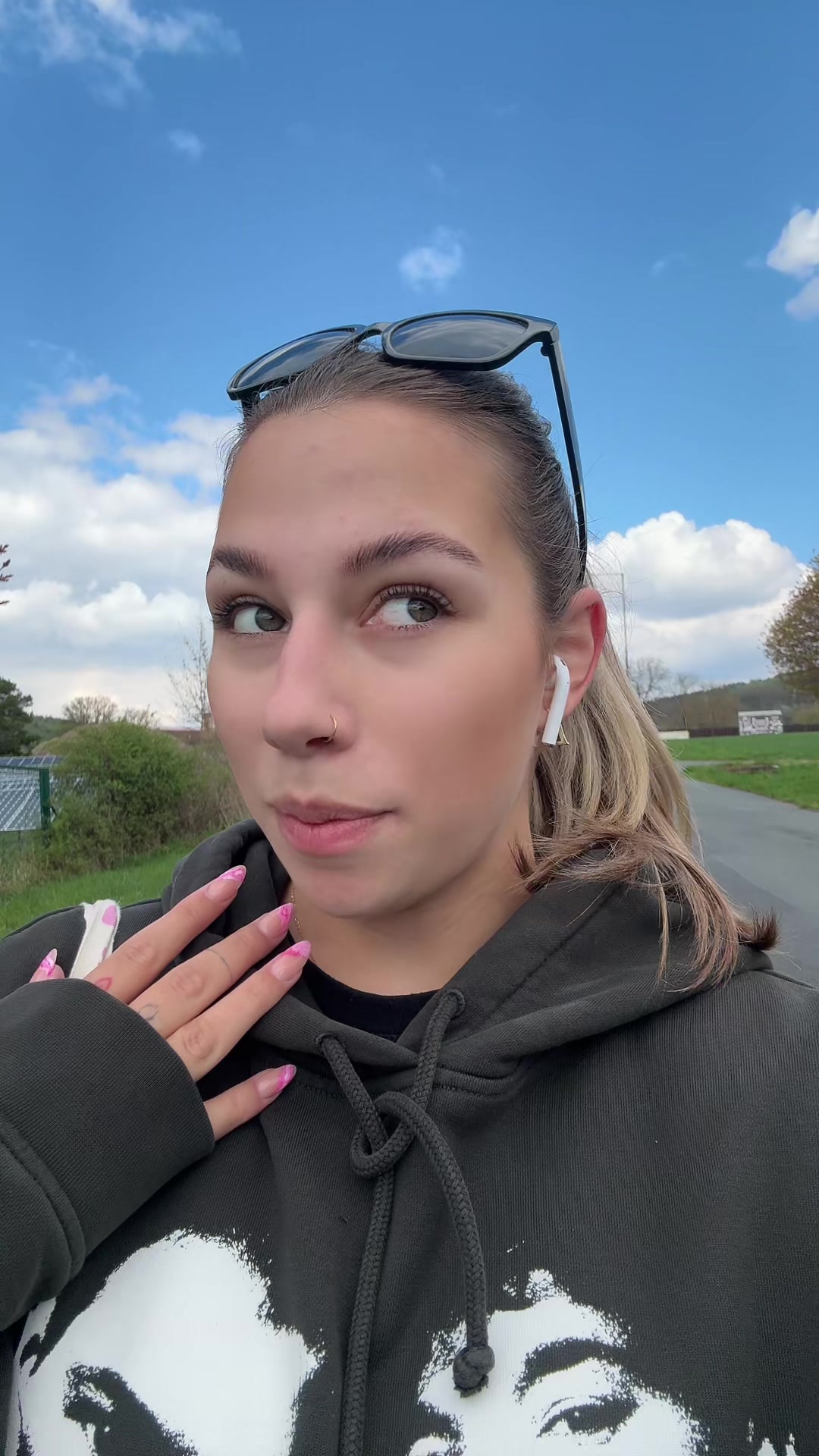 @eli_moravec