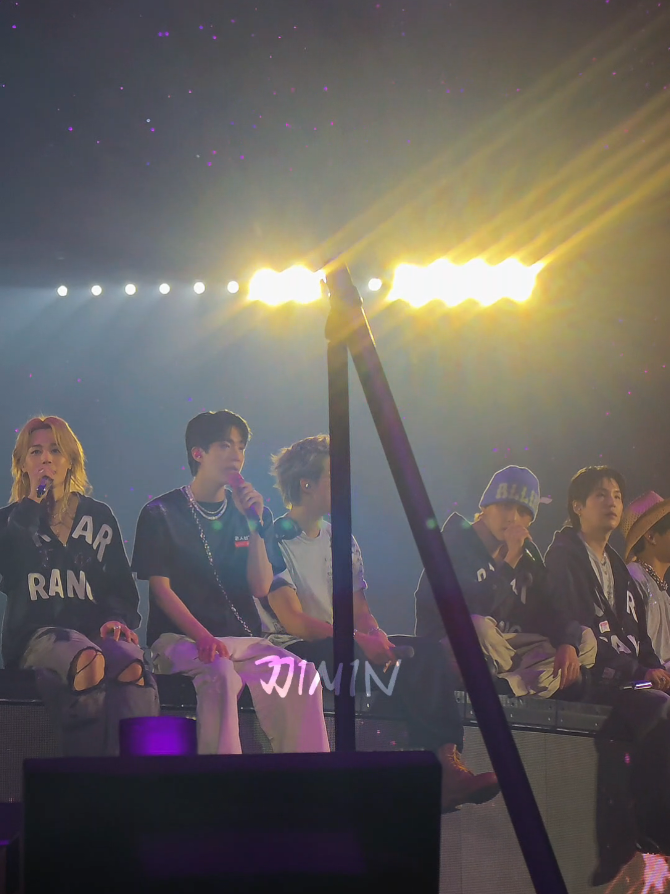 @jj1m1n⁷ is seeing BTS