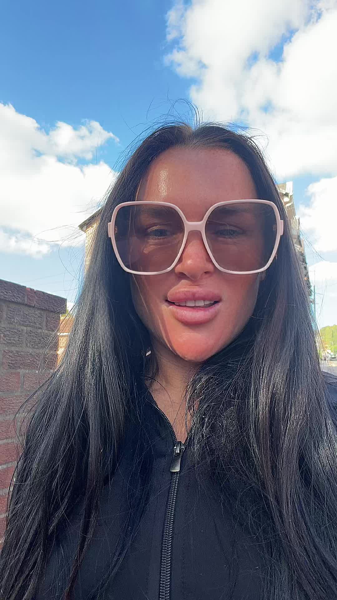@HollieBaby