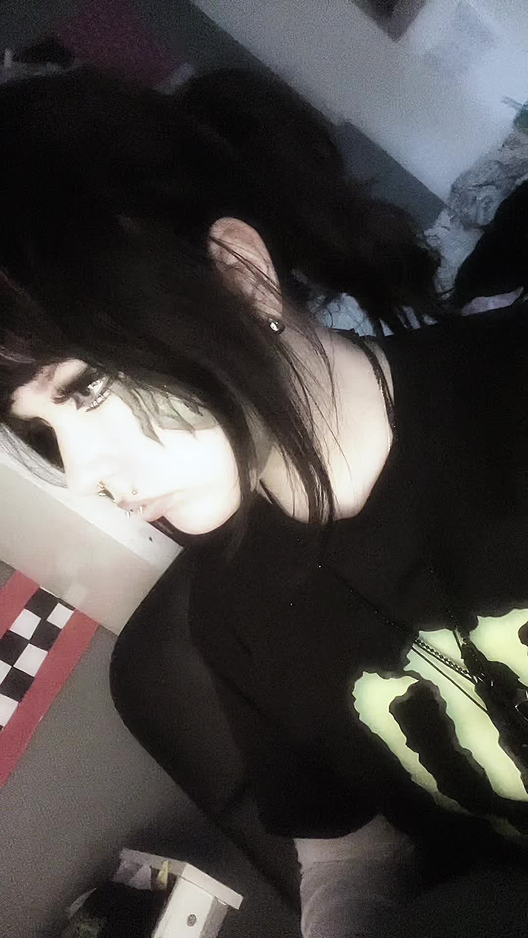 @ℭ𝔦𝔢𝔩𝔓𝔥𝔞𝔫𝔱𝔬𝔪𝔤𝔦𝔳𝔢