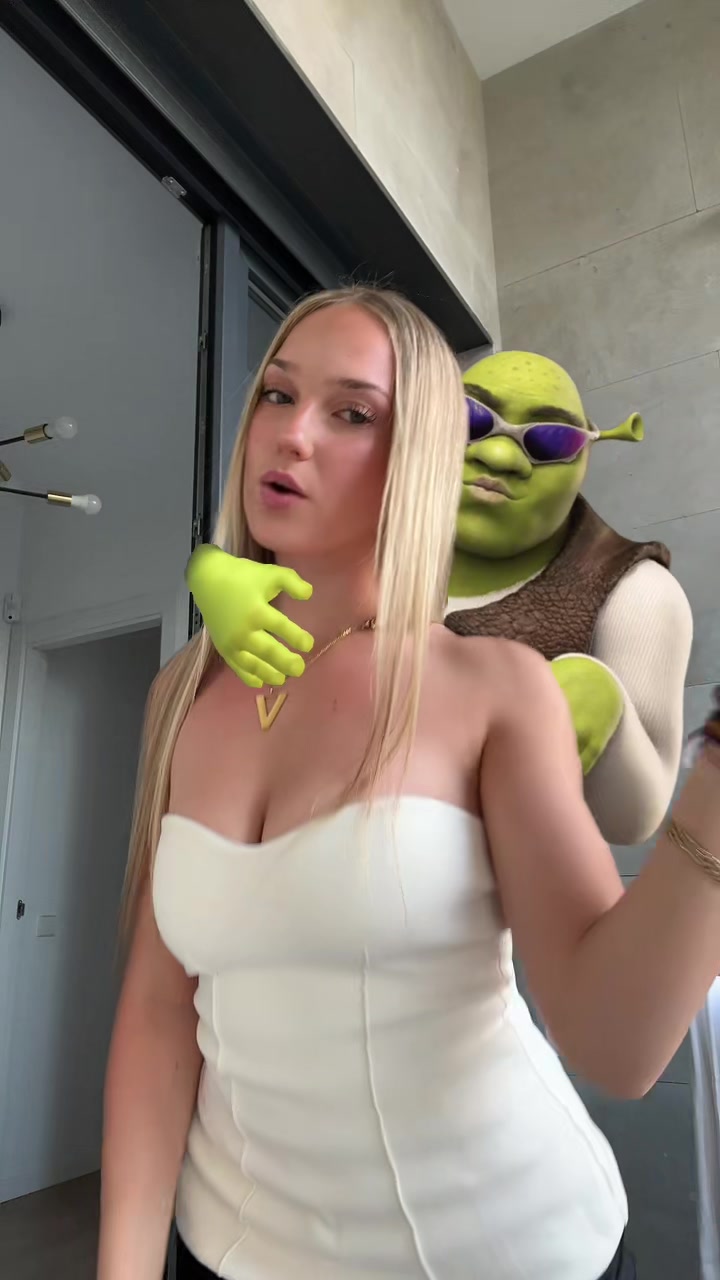 @victoriamenesess_