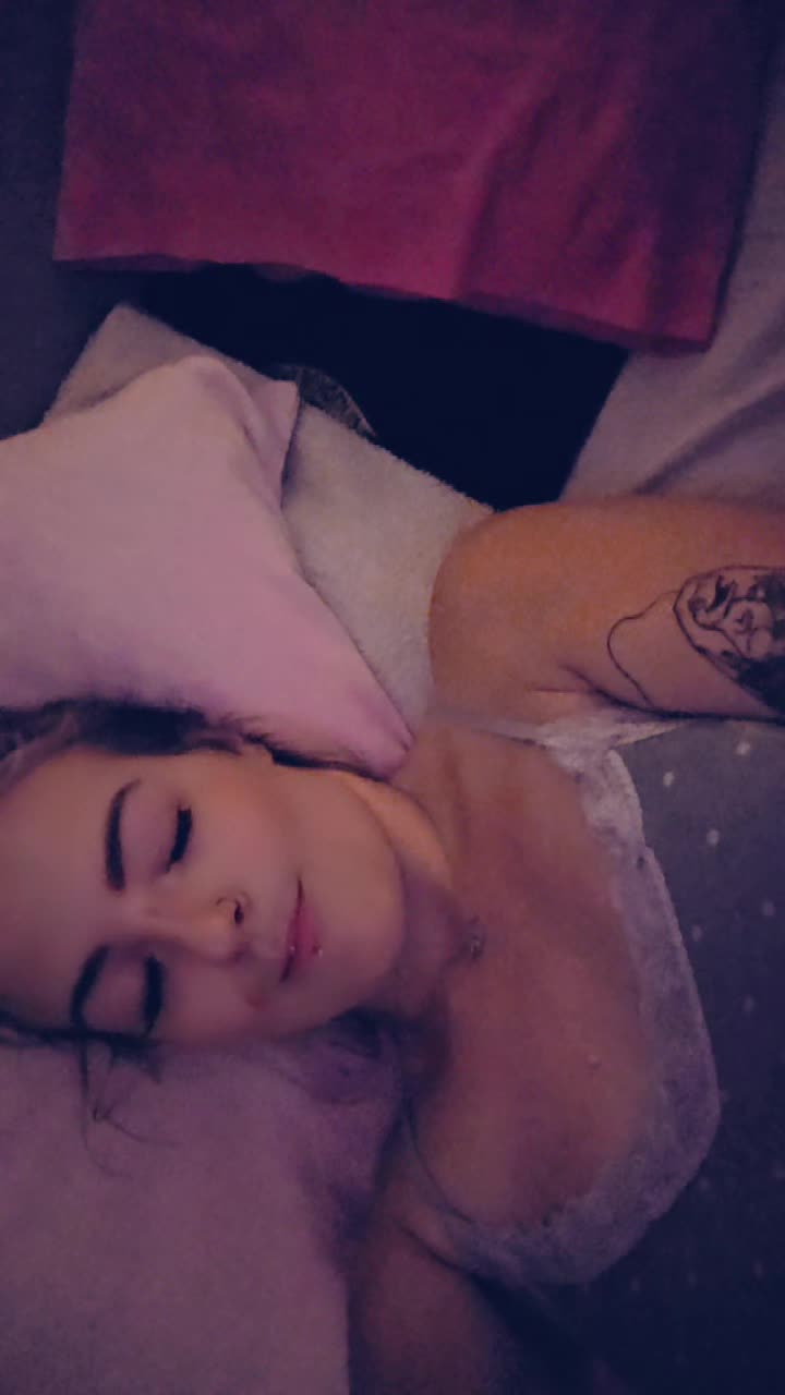 @Adora