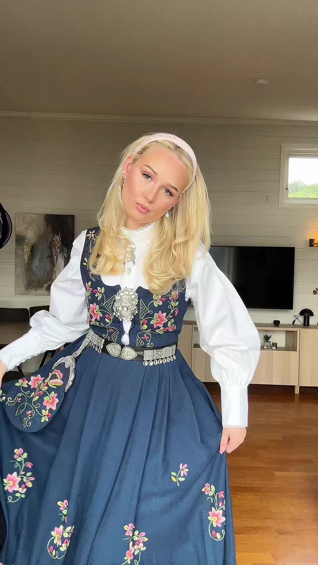 @Christine R&oslash;mma