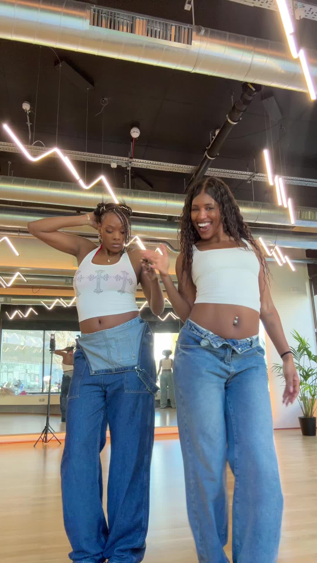 @Teeshaa