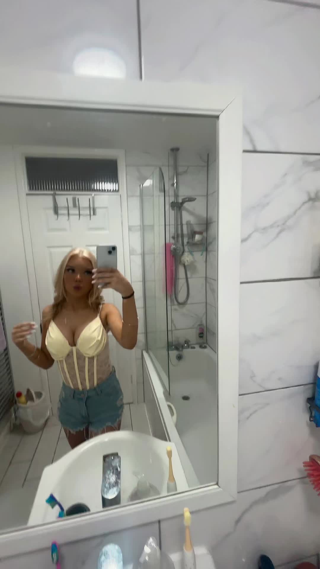 @leah x