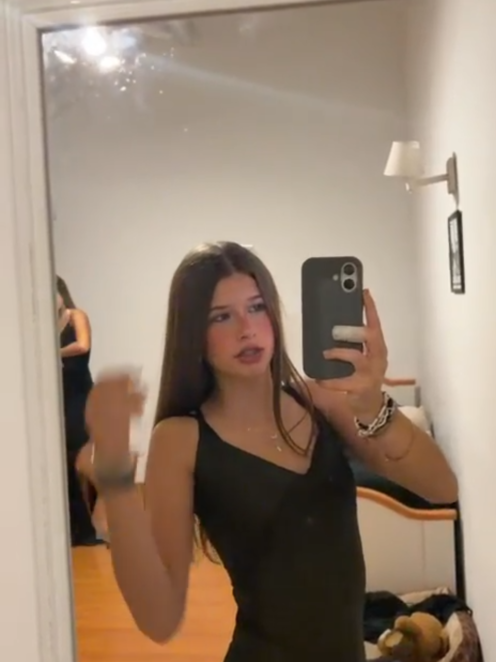 @🖕🏾