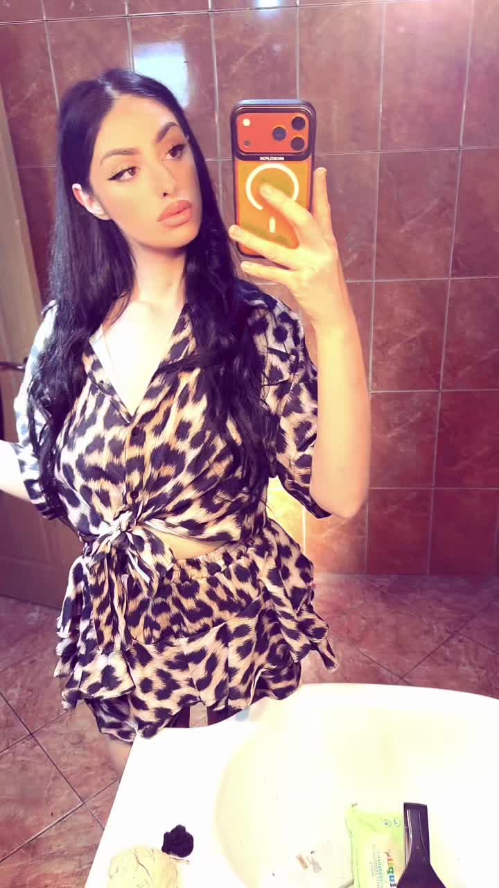 @Gabriella N. Gbr