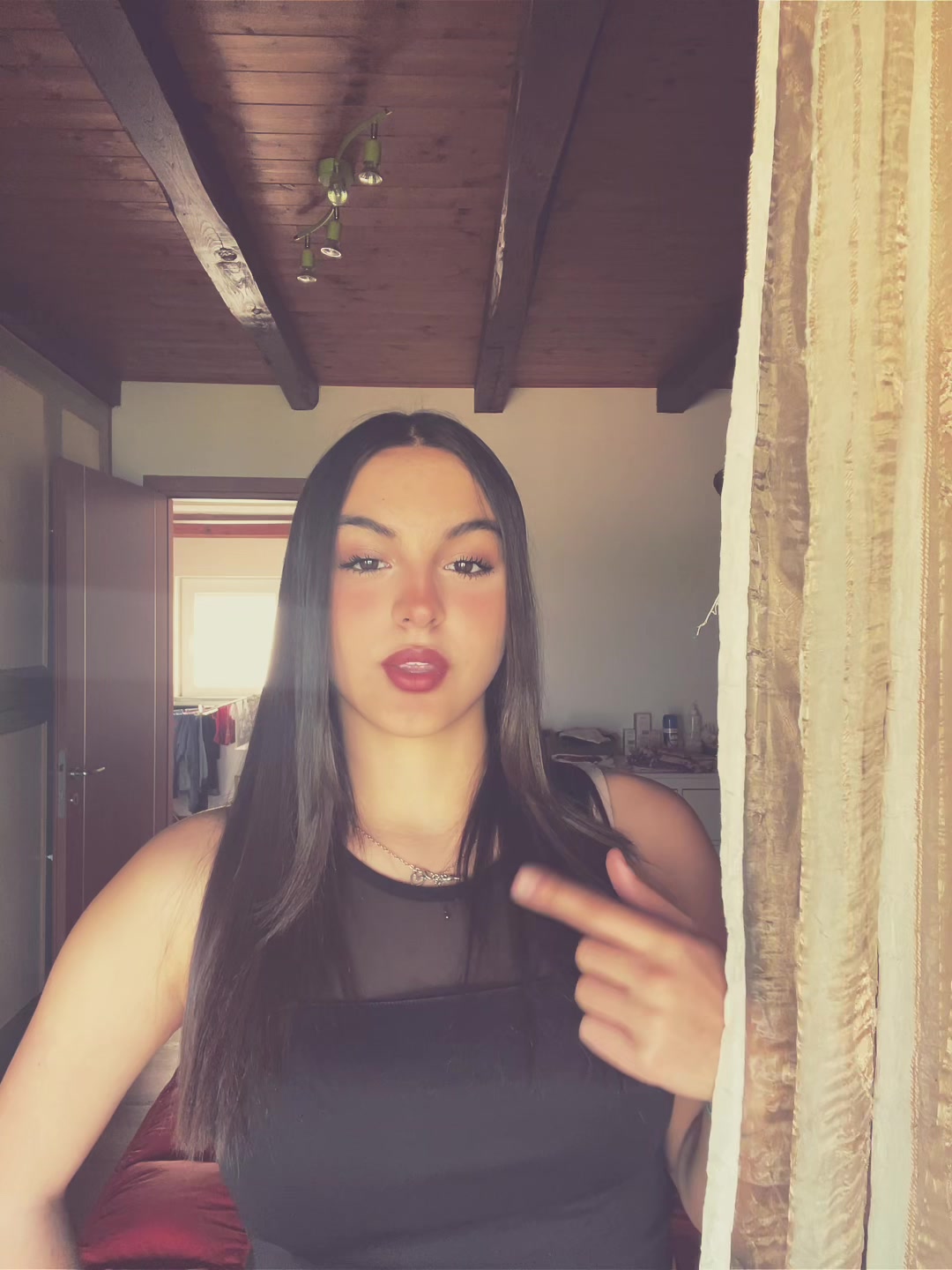 @𝐥𝐚𝐫𝐚🌺