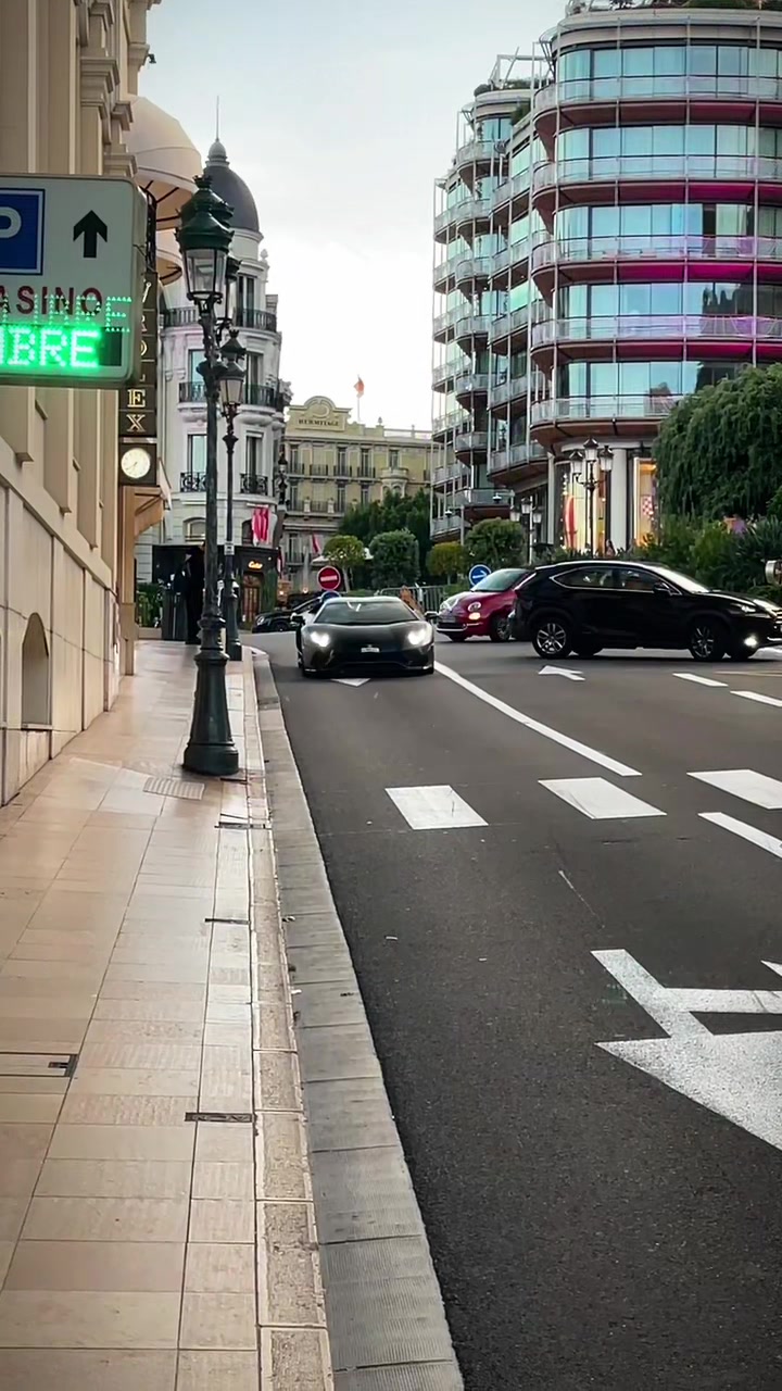 @🏎️