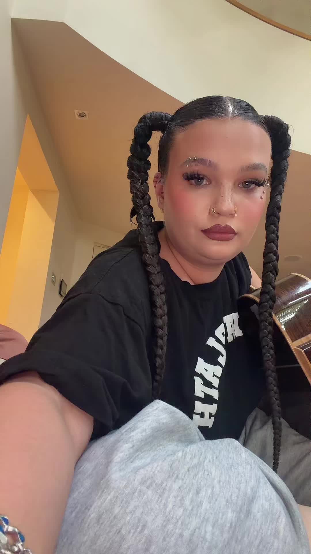 @lolayounggg