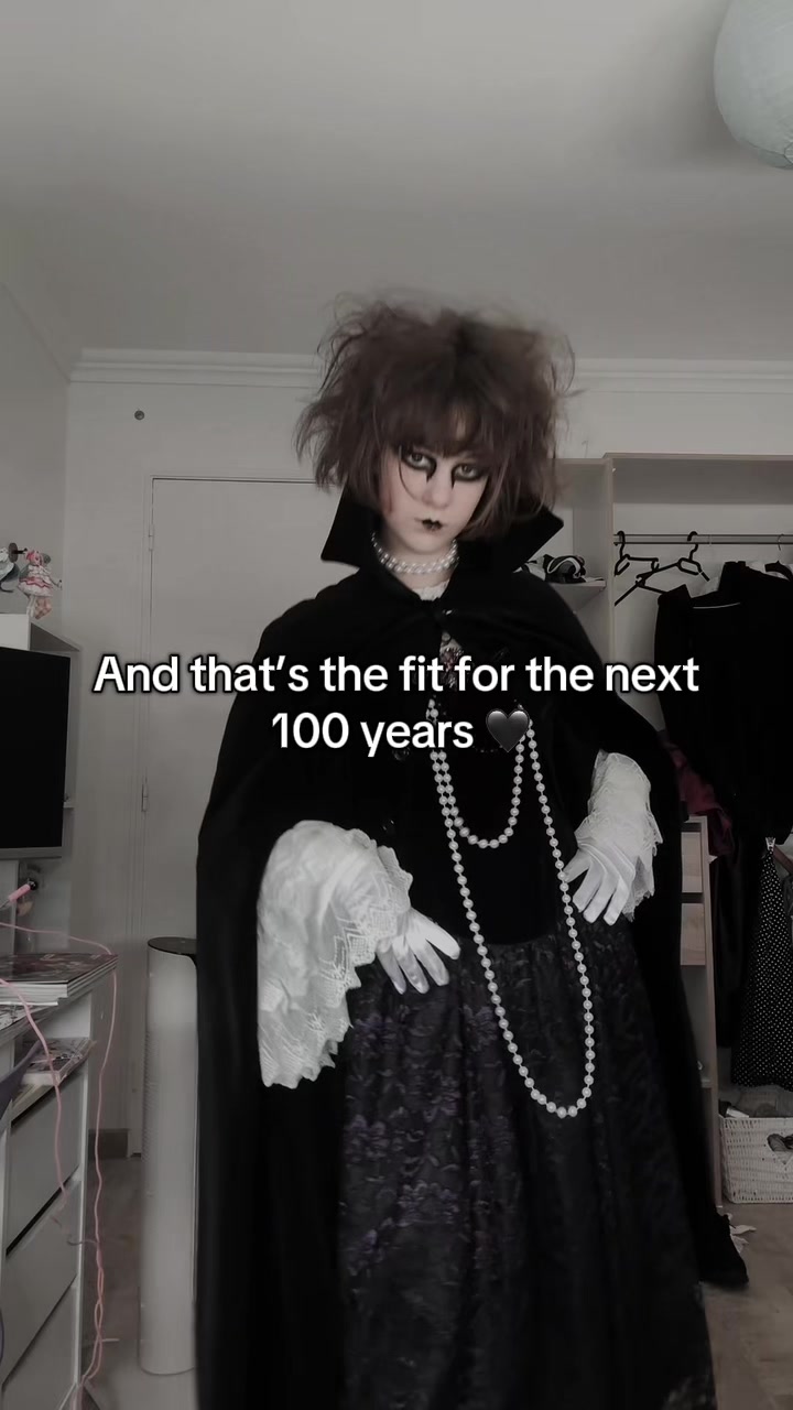 @Angel🦇🏰