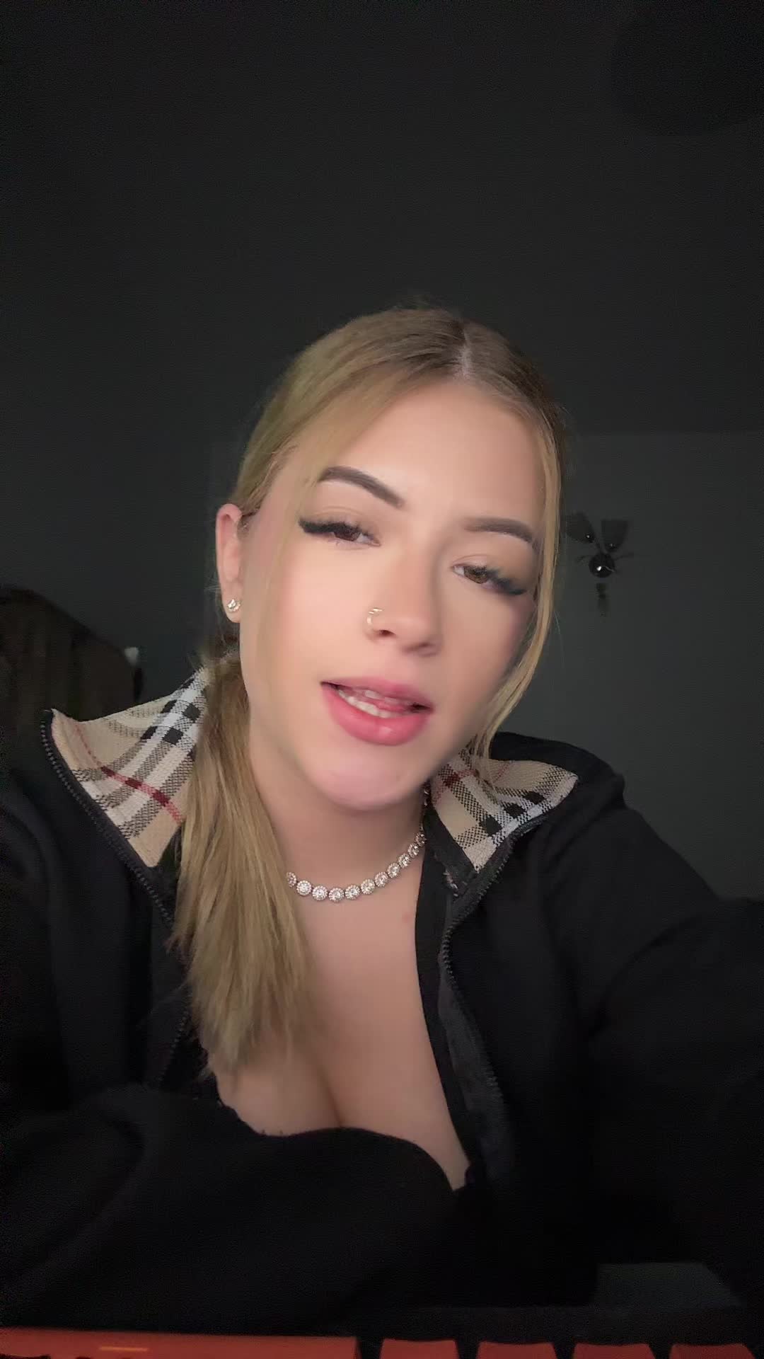 @Zahide de România😈
