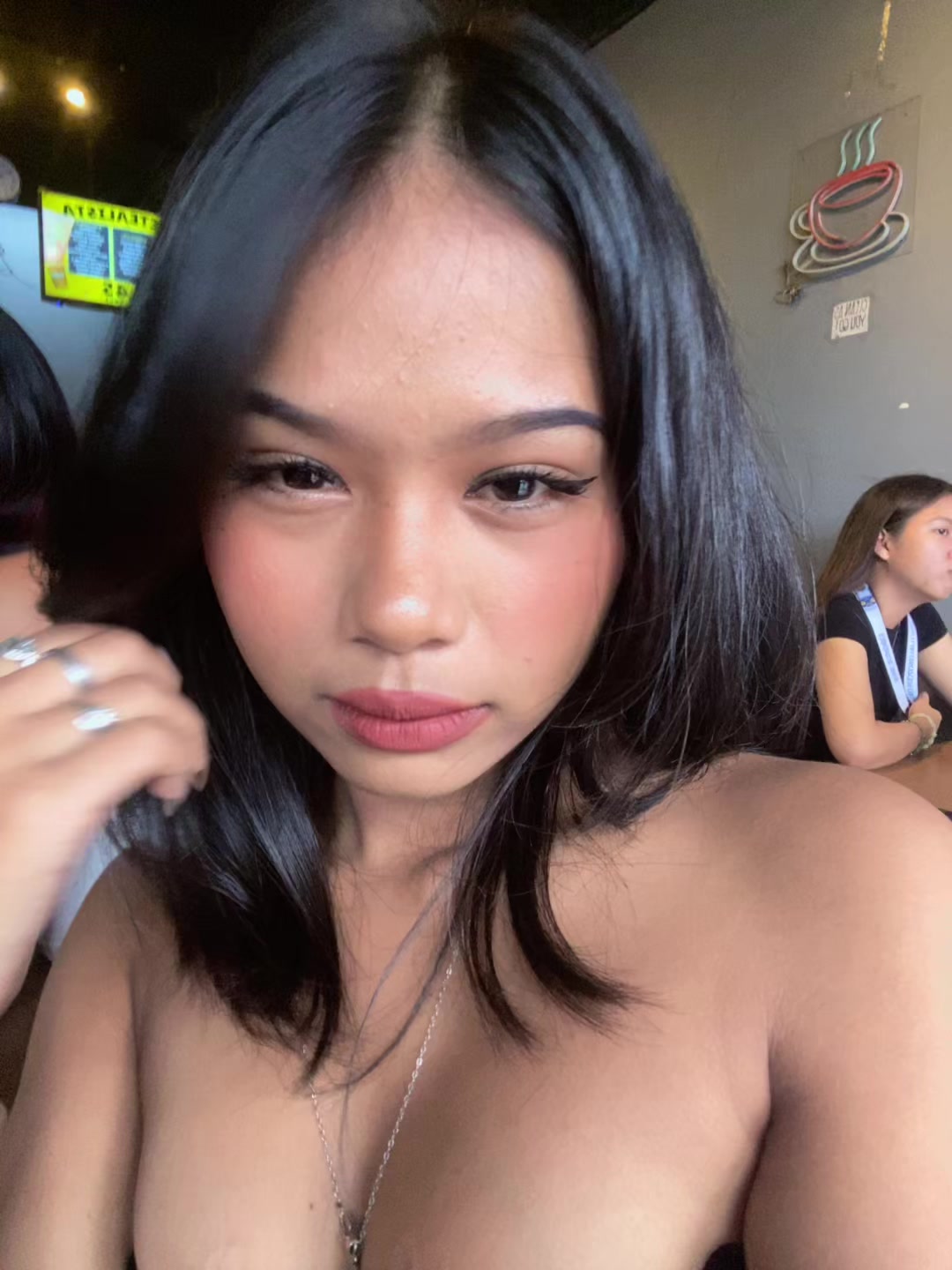 @krizxhella