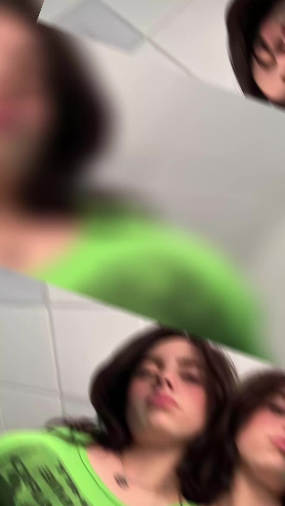 @NOT BILLIE EILISH