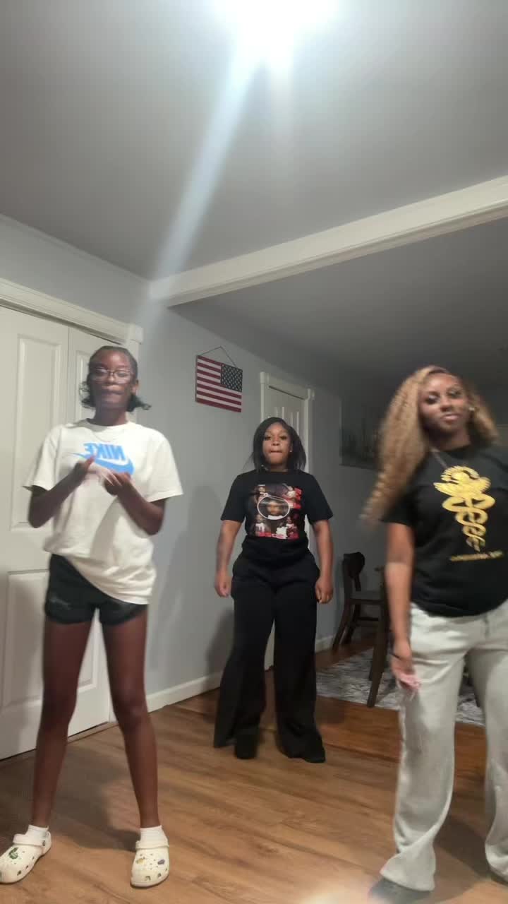 @_kemyraalexa_