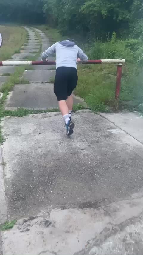 @SKURVEŇEC
