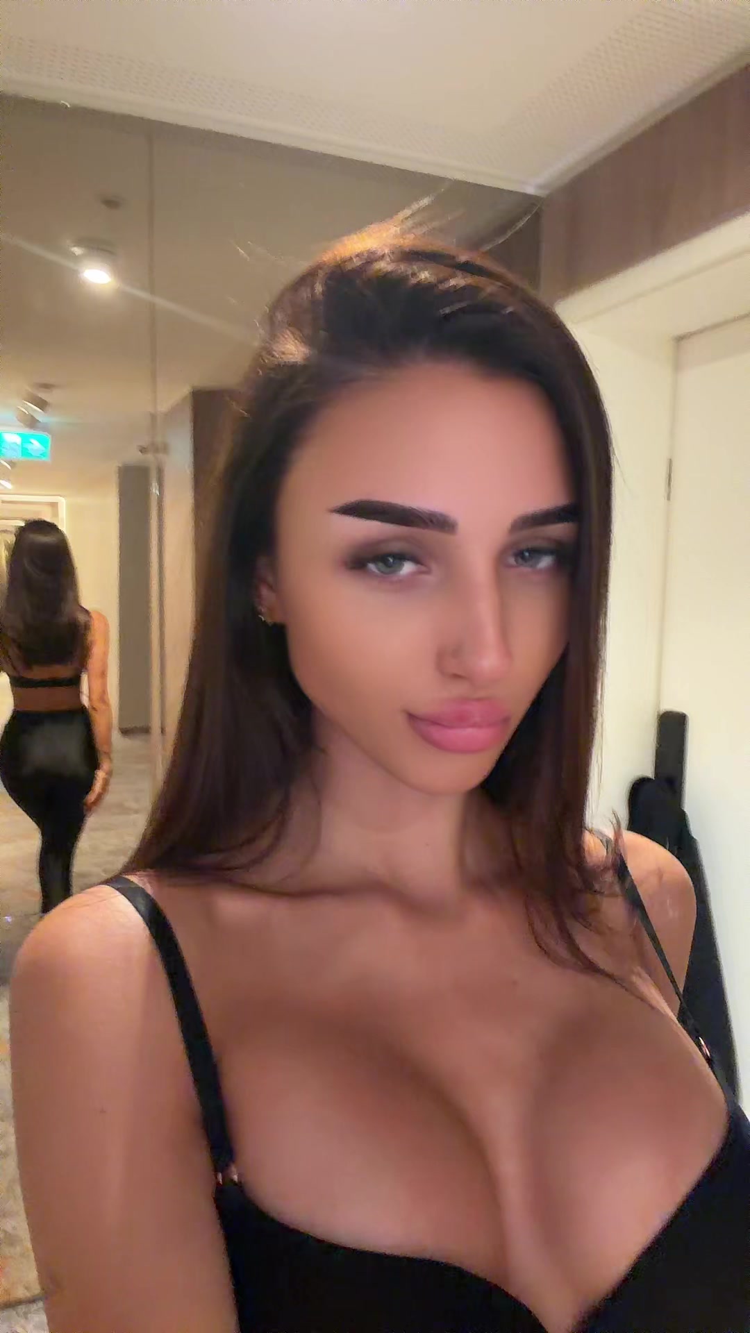 @Elisa