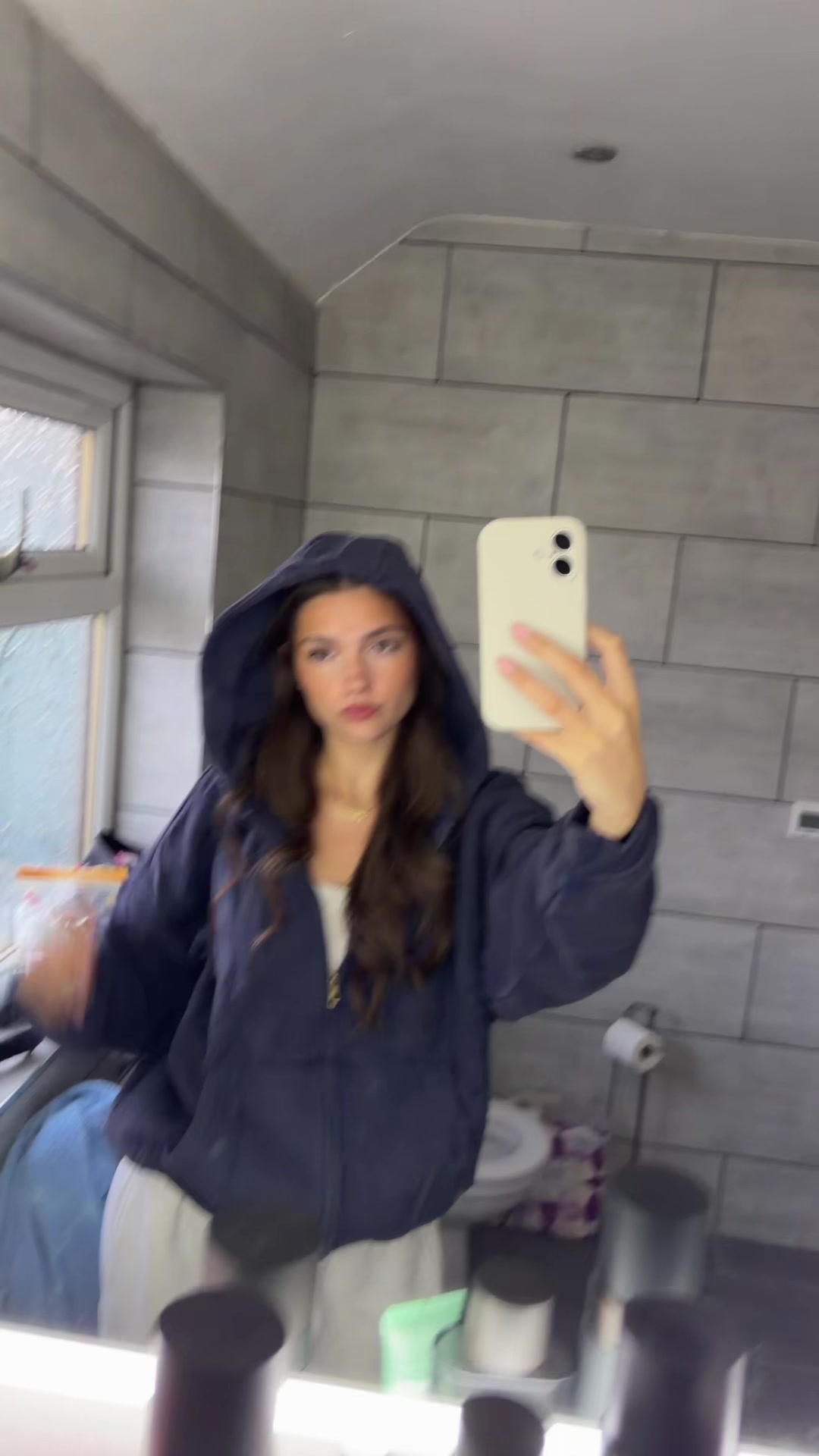 @notmariola