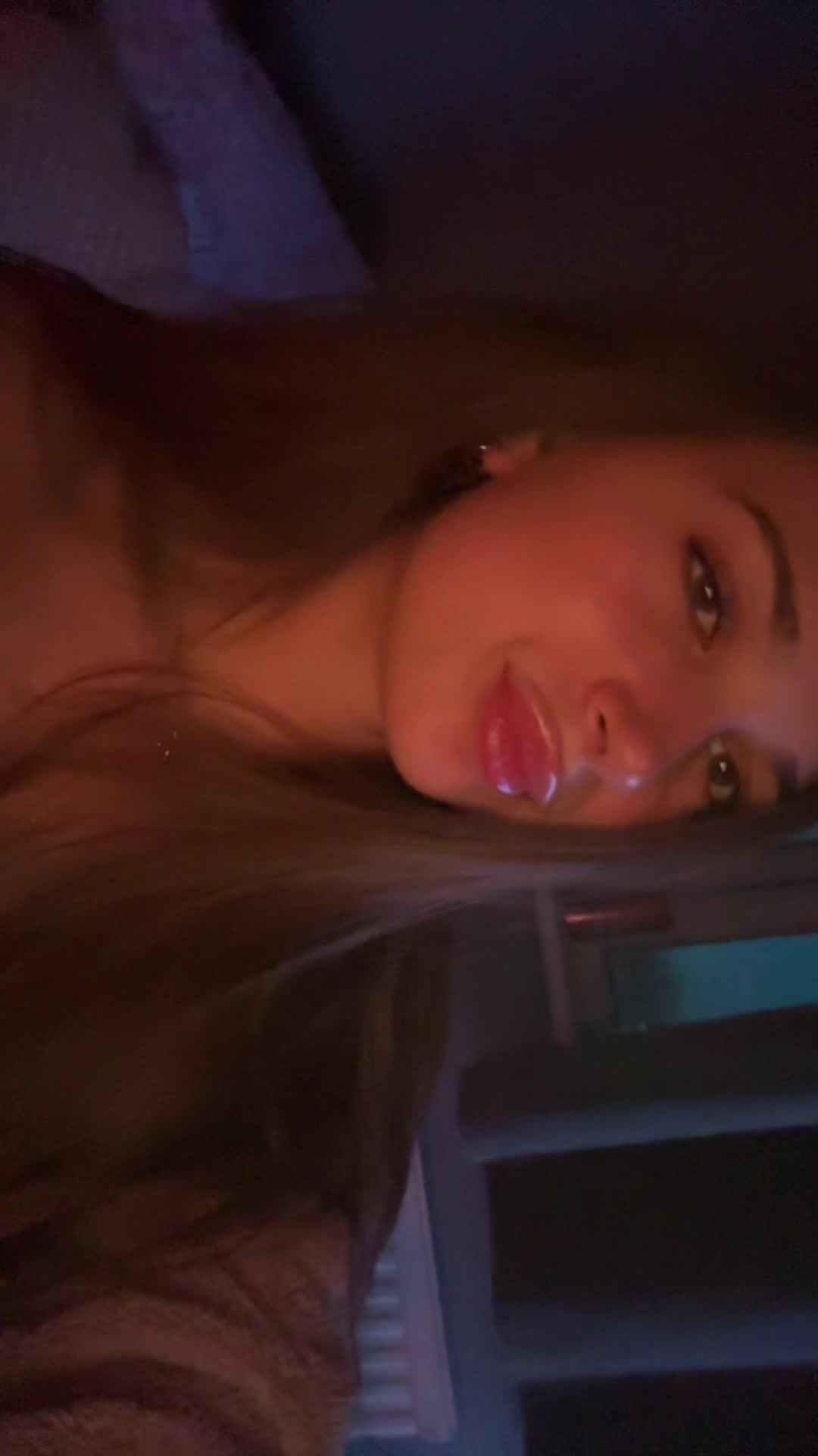 @hollie๐