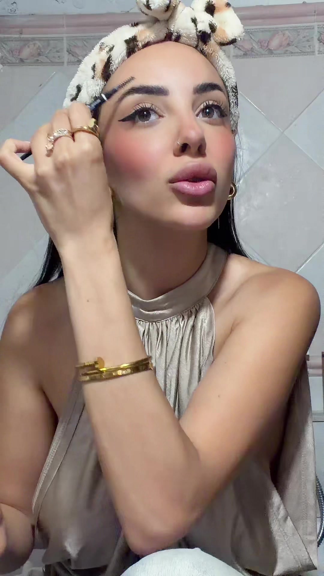 @Laura🦂