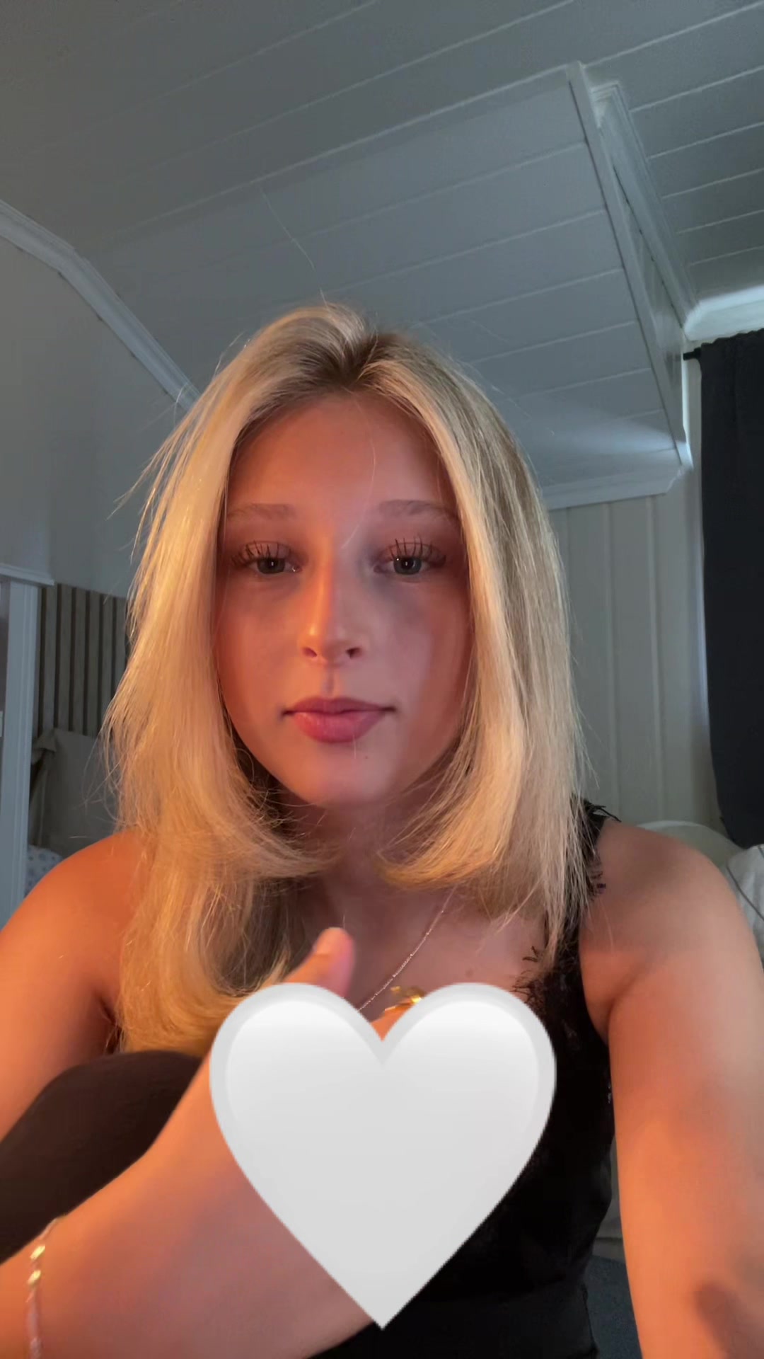 @Nicolineasland