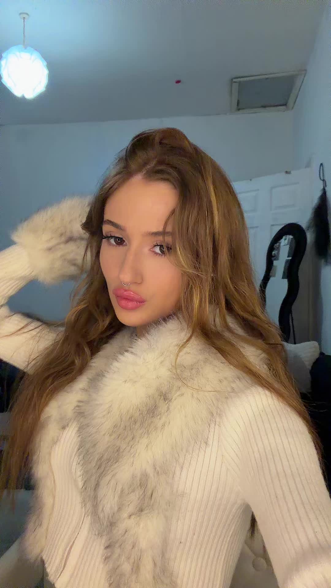 @ell 👩&zwj;❤️&zwj;💋&zwj;👩