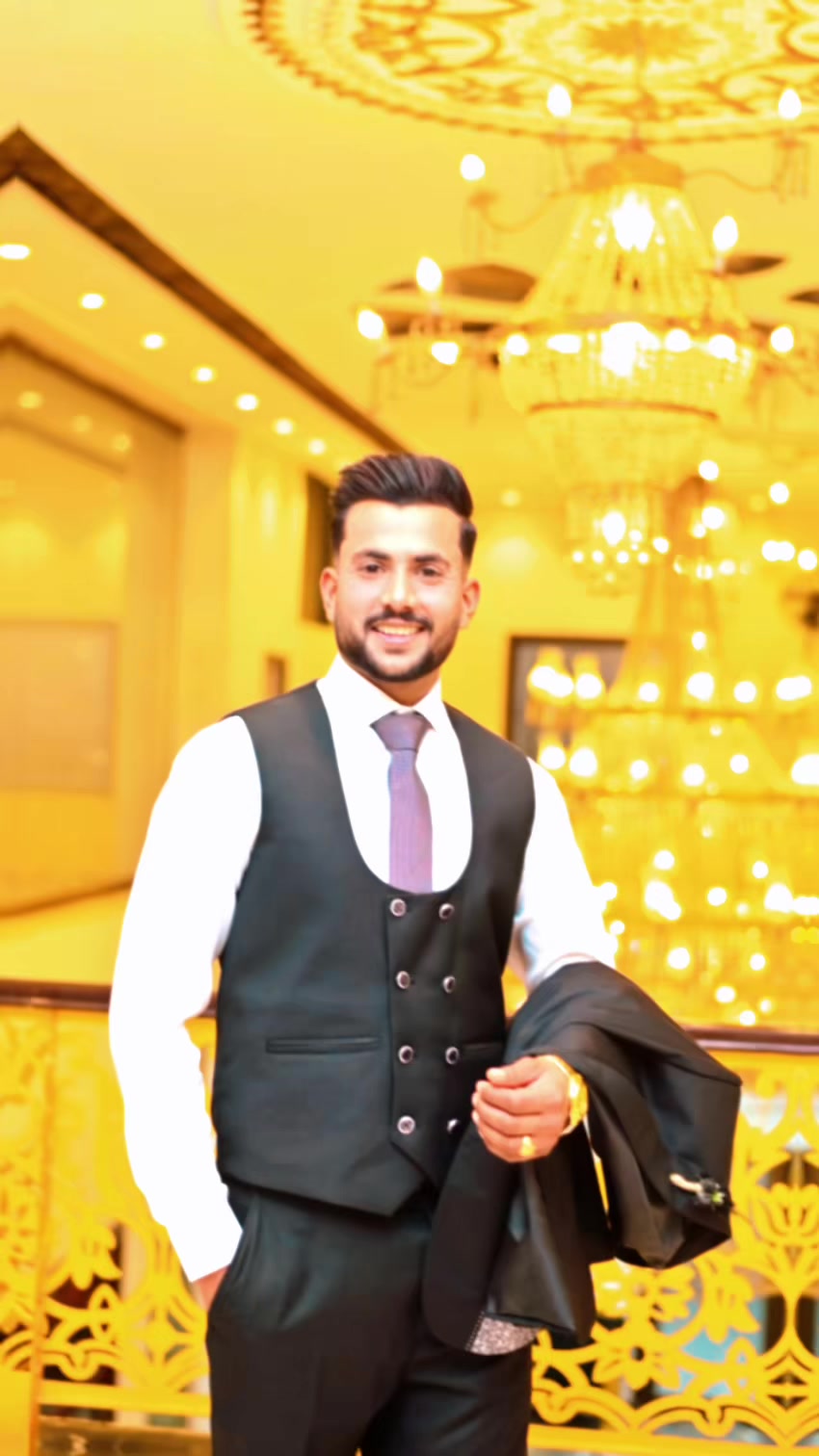 @MUNDA🎭SAlKOTi🦅🎭