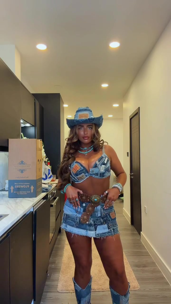 @costumemadecostumes