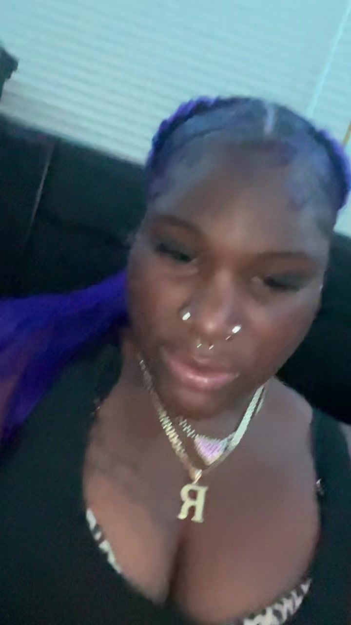 @thickerthanaasnicker 🍫